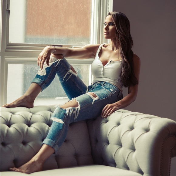 Meet your Posher, Jennifer - Picture 1 of 4